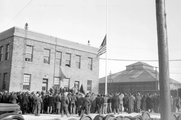 Chicago & Alton Railroad workers dedicate their World War II flagpole, 1942