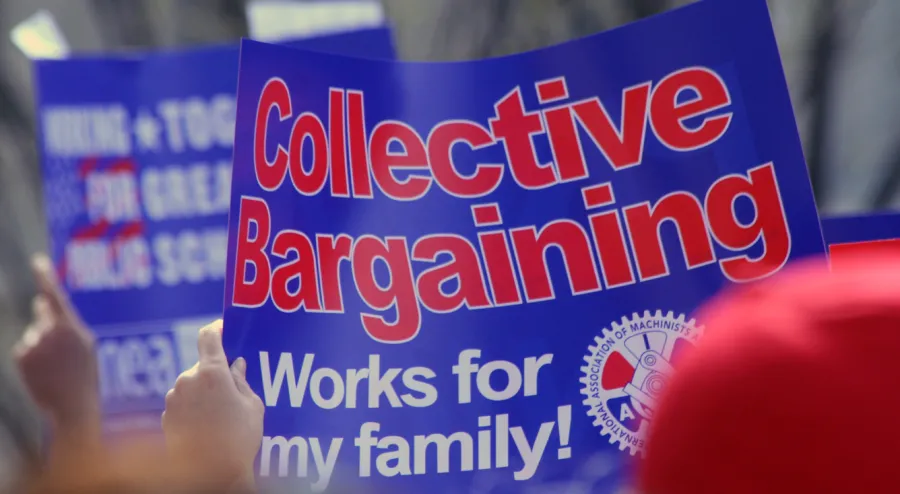 issue_unionscollectivebargaining_left.png