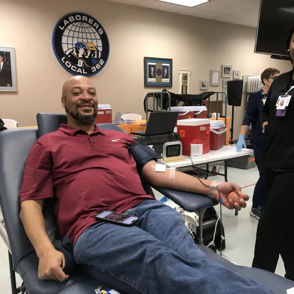 Keith Farris (ATU 752) donates at the union blood drive, Jan 21, 2023.